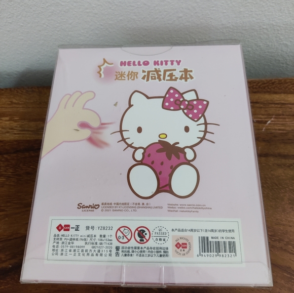 Kawaii Sanrio Hello Kitty 3D Stress Relief Notebook - Picture 3 of 4